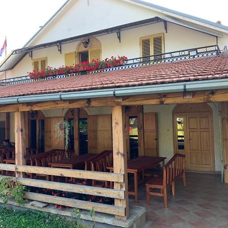 Gasthaus Domacinstvo Bakic Irig Exterior foto
