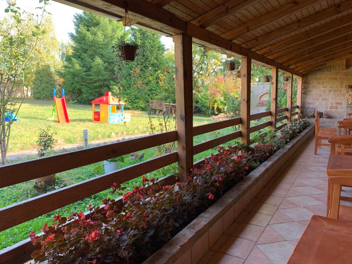 Gasthaus Domacinstvo Bakic Irig Exterior foto