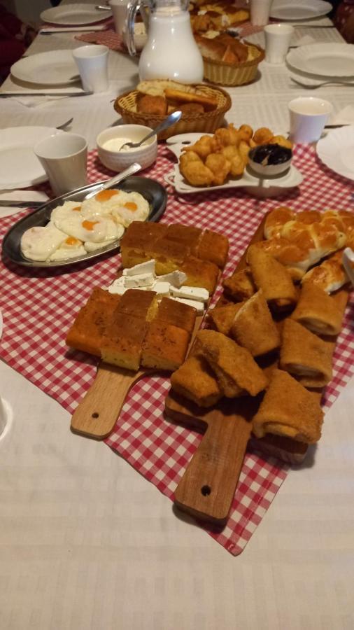 Gasthaus Domacinstvo Bakic Irig Exterior foto