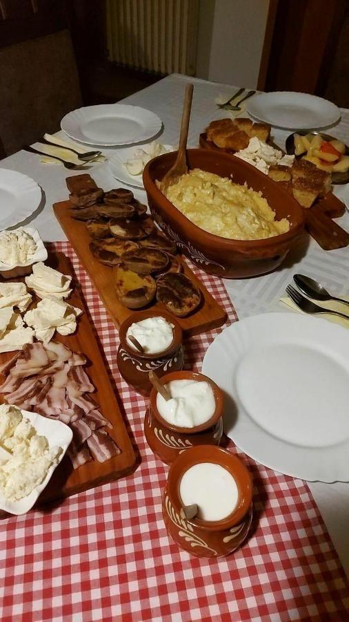 Gasthaus Domacinstvo Bakic Irig Exterior foto