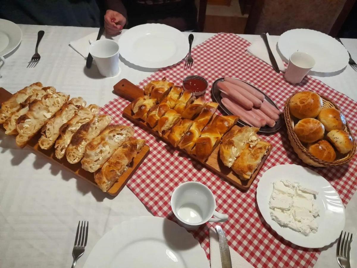 Gasthaus Domacinstvo Bakic Irig Exterior foto