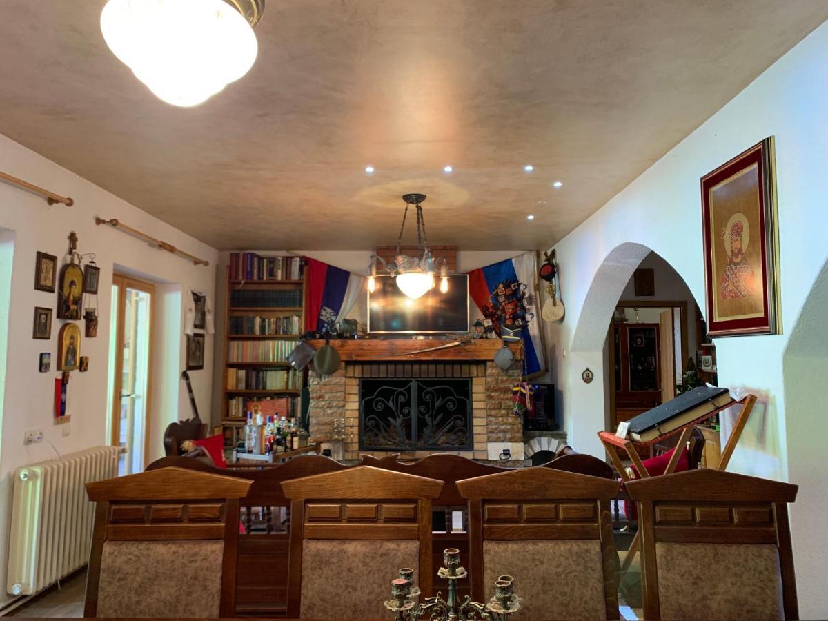 Gasthaus Domacinstvo Bakic Irig Exterior foto